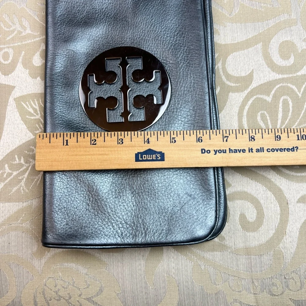 Tory Burch Reva metallic leather fold-over clutch Logo (Without Shoulder Strap) - Picture 7 of 10